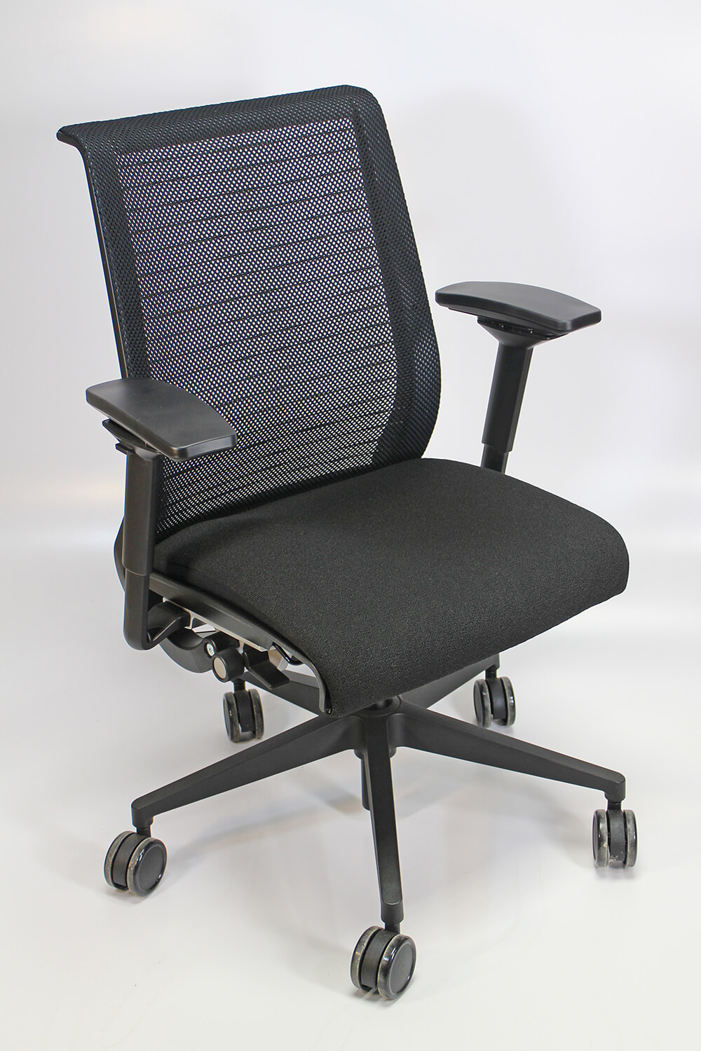 steelcase-chairs-steelcase-think-chair.jpg