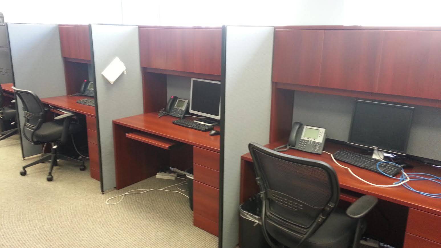 Used cubicles with tall panels from Global - The used computer desks come with Global EO thin panel dividers with blue fabric and black trim.